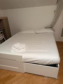 Divano letto matrimoniale con cassettoni