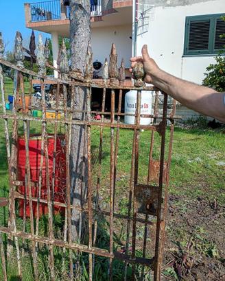 cancello antico due ante