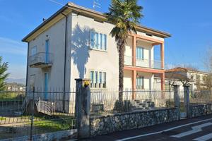 BIFAMILIARE A PESCANTINA