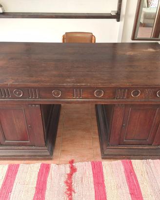 Scrivania NOTAIO in puro legno noce.