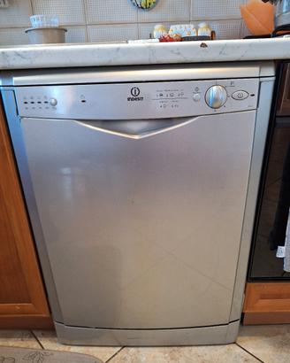 lavastoviglie indesit