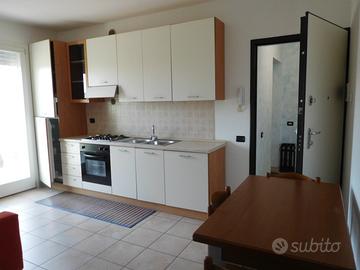 Bilocale arredato con garage