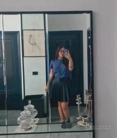 Gonna corta in pelle nera