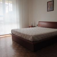 CAMERA DA LETTO IN CILIEGIO CON LETTO CONTENITORE