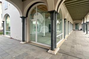 NEGOZIO A AZZANO MELLA