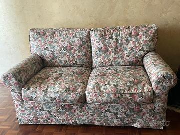 Divano letto di dimensioni compatte