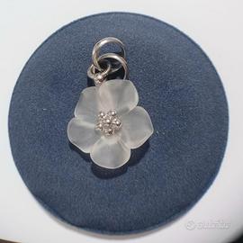 Ciondolo in oro bianco e quarzo smerigliato