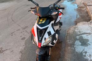 Aprilia se factory 2018 50