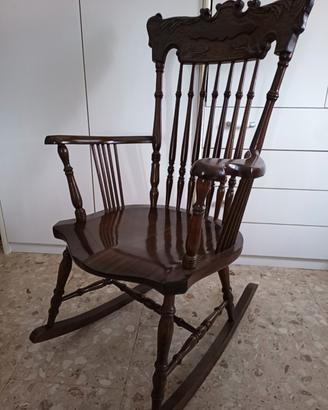 sedia a dondolo in legno 