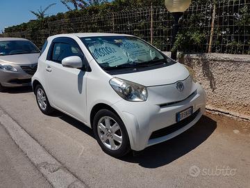 Toyota iq
