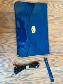 Borsa pochette a mano tracolla blu vernice
