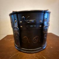 Cappelliera vintage in pelle e legno