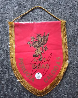 Gagliardetto Perugia  Autografato da Hide Nakata