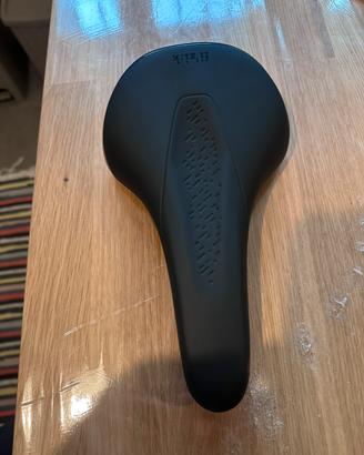 Fizik sella terra 145 mm