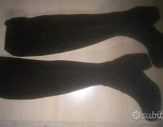 Stivali nr 41 sulla coscia