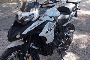 Stupenda Benelli trk 502x bianca