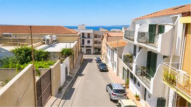 Bivano con cortile privato a due passi dal porto
