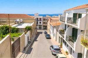 Bivano con cortile privato a due passi dal porto