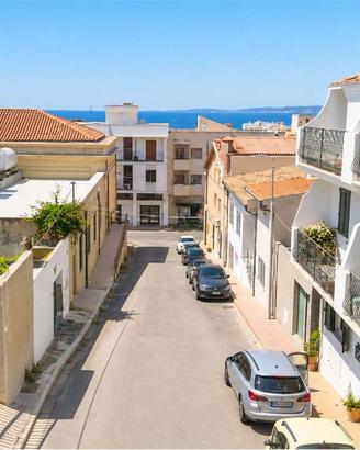 Bivano con cortile privato a due passi dal porto