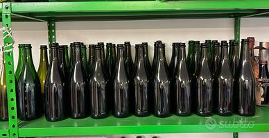93 bottiglie di vetro e tappatrice a corona