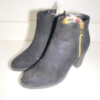 Stivaletti in camoscio 