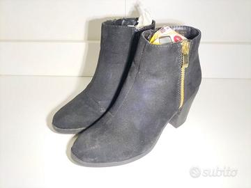 Stivaletti in camoscio 