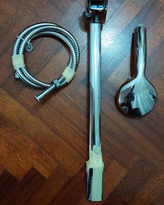 Colonna soffione doccia set con tubo. 