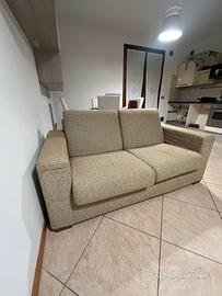 Divano 2 posti ( in buono stato)