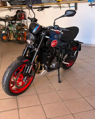 Triumph trident 660