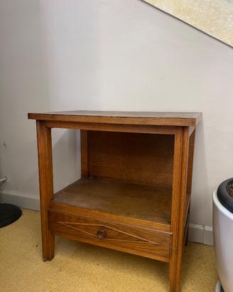 Comodino vintage in legno con cassetto