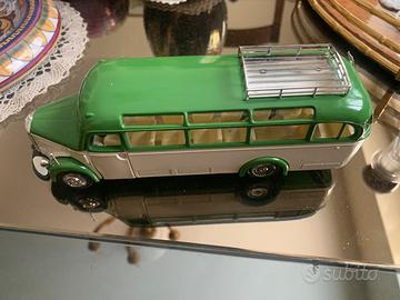 Modello bus mercedes