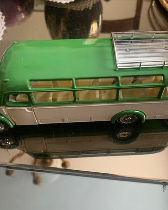 Modello bus mercedes