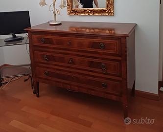 Cassettiera e comodini in legno pregiato