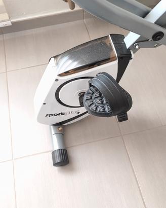 Cyclette pieghevole com seduta e bracci e computer