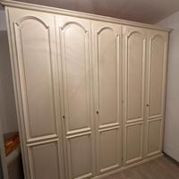 Letto in ottone e armadio 5 ante
