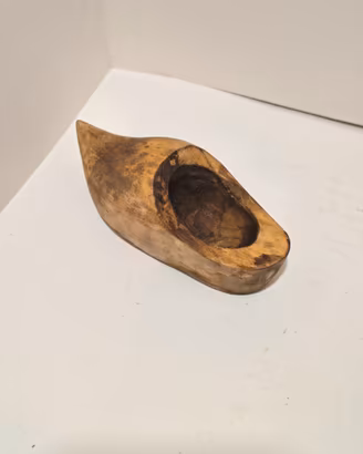 Posacenere Antico Zoccolo in Legno. Scultura Vinta