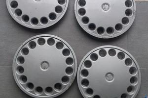 Alfa Romeo 75. nr.4 coppe ruota da 14"