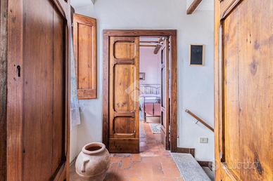 CASA SEMINDIPENDENTE A VETRALLA