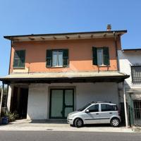 CASA SEMINDIPENDENTE A MONTIGNOSO