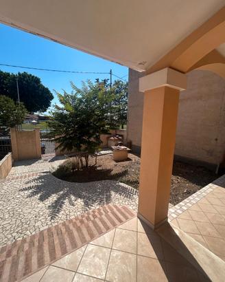 Villa con giardino