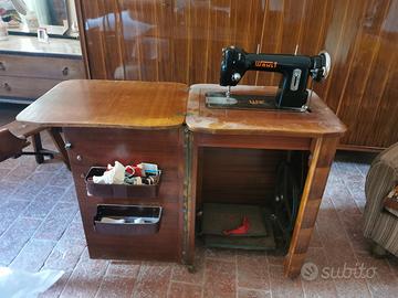macchina da cucire vintage con mobile a scomparsa