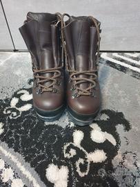 SCARPE DA MONTAGNA VIBRAM NUMERO 40 UNISEX NUOVI