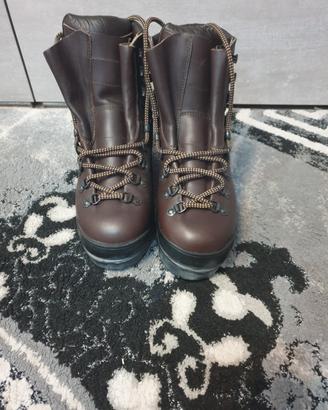 SCARPE DA MONTAGNA VIBRAM NUMERO 40 UNISEX NUOVI