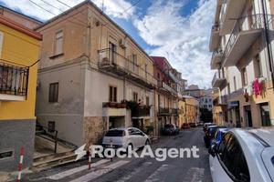 SOLUZIONE INDIPENDENTE CON PICCOLO GIARDINO E CANT