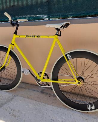 Bicicletta fixed, scatto fisso e contropedale 