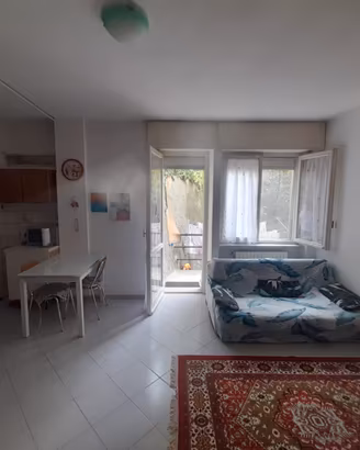 VARAZZE appartamento trilocale con giardino