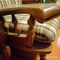 Poltrona di legno massiccio