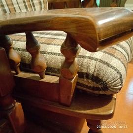 Poltrona di legno massiccio