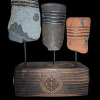 scultura frammenti di anfora antica su base di leg