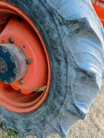 Due pneumatici 380/70R28 Taurus